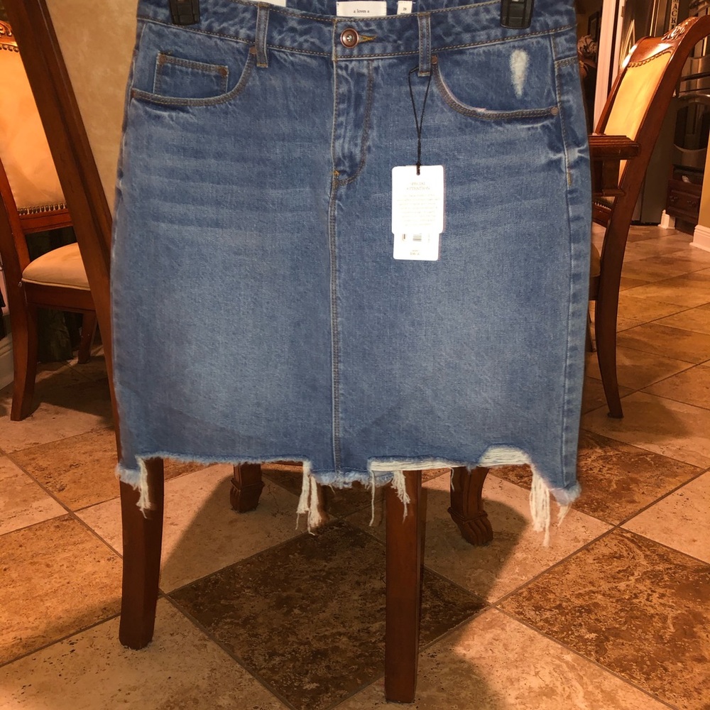 🌺Brand New🌺Rare Distressed Raw Cut Denim Skirt - Picture 7 of 12